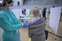 Casi el 83% de andaluces entre 12 y 19 años tienen al menos una dosis y cerca del 65% la pauta vacunal completa