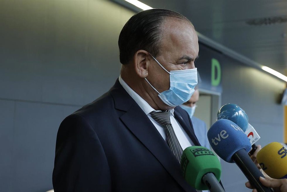El abogado Antonio Urdiales, que ejerce de acusación popular, ofrece declaraciones a los medios, el día que el exjefe de gabinete de Exteriores declara en el Juzgado de Instrucción Número 7 de Zaragoza como investigado por la entrada de Ghali a España.