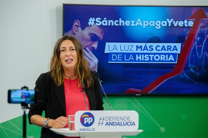 La secretaria general del PP-A, Loles López, este lunes en rueda de prensa.