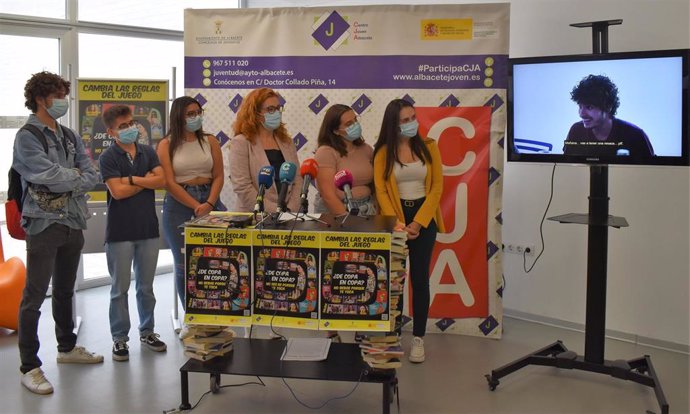 El Ayuntamiento de Albacete busca concienciar a los jóvenes sobre el peligro del consumo de alcohol con su nueva campaña.