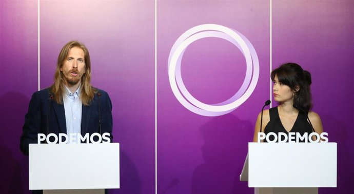 Los portavoces de Podemos, Pablo Fernández e  Isa Serra, ofrecen una rueda de prensa en la sede del partido, a 13 de septiembre de 2021, en Madrid (España). Durante su comparecencia han anunciado que Podemos presentará una propuesta para reformar el acc