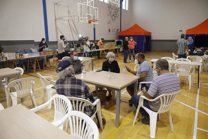 Desalojados por el incendio de Sierra Bermejas en el pabellón deportivo San Francisco a 13 de septiembre 2021 Ronda (Málaga) Andalucía