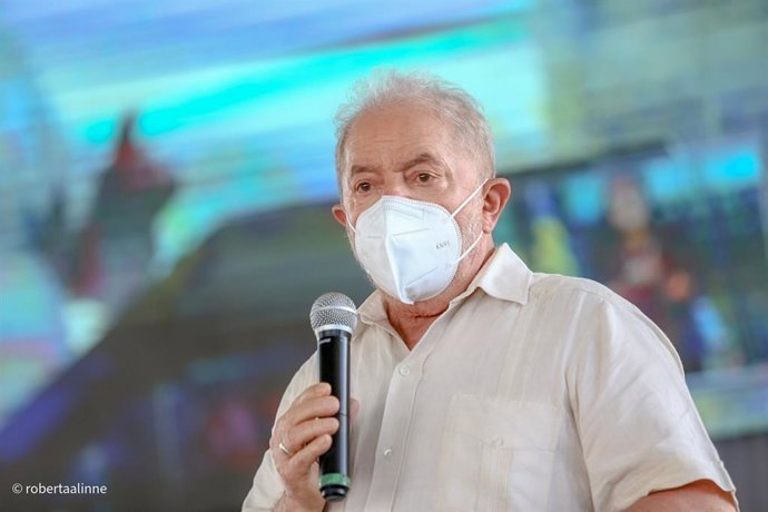 17 August 2021, Brazil, Teresina: Former Brazilian President Lula da Silva speaks during a press conference held at Colegio Centi Residencial Pedra Mole, as part of his election campaign to run for the Presidency of the Republic. Photo: Roberta Aline/Th