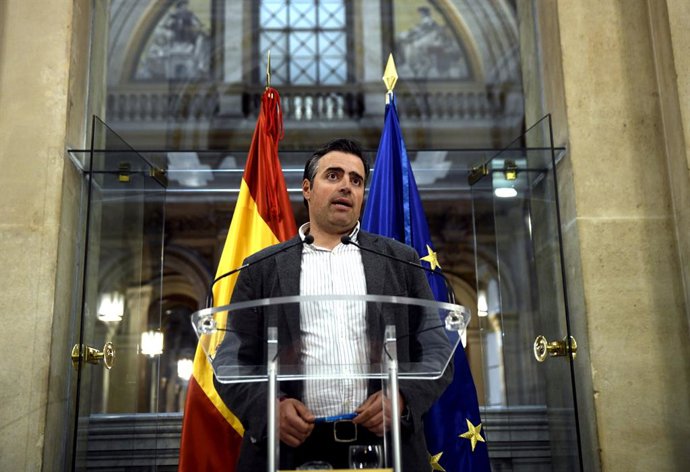 Archivo - El representante de UPA (Unión de Pequeños Agricultores y Ganaderos) Jaén, Cristóbal Cano en rueda de prensa después de la reunión con el ministro de Agricultura, Luis Planas en la sede del Ministerio, en Madrid (España), a 6 de febrero de 202