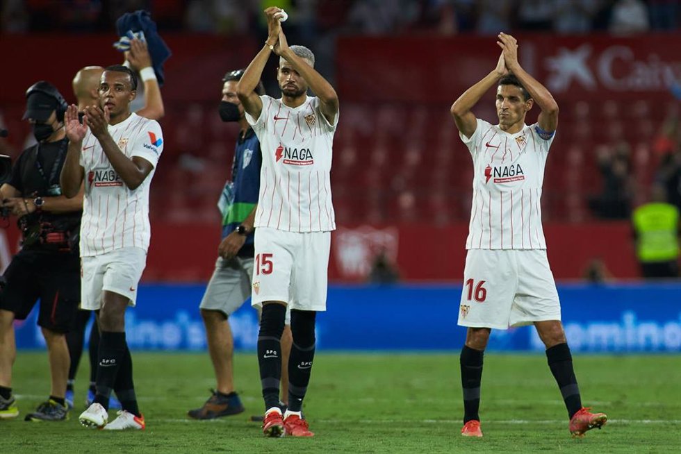 Jules Koundé, Youssef En-Nesyri y Jesús Navas con el Sevilla