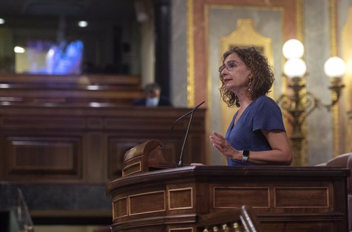 La ministra de Hacienda y Función Pública, María Jesús Montero, durante una sesión plenaria en el Congreso de los Diputados, a 13 de septiembre de 2021, en Madrid (España). El pleno del Congreso de los Diputados debate hoy la necesidad extraordinaria de