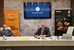 El consejero de Agricultura, Ganadería y Medio Ambiente del Gobierno de Aragón, Joaquín Olona, ha particpado en la asamblea de la Asociación de Industrias de Alimentación de Aragón (AIAA).