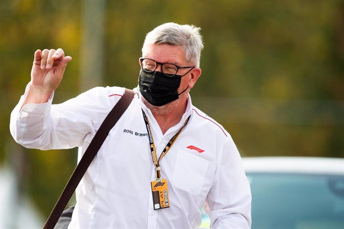 Ross Brawn saluda a los aficionados durante el Gran Premio de Italia 2021