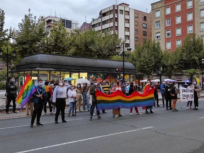 Concentración Marea Arcoíris en Logroño para alertar del aumento de agresiones al colectivo LGTBI+