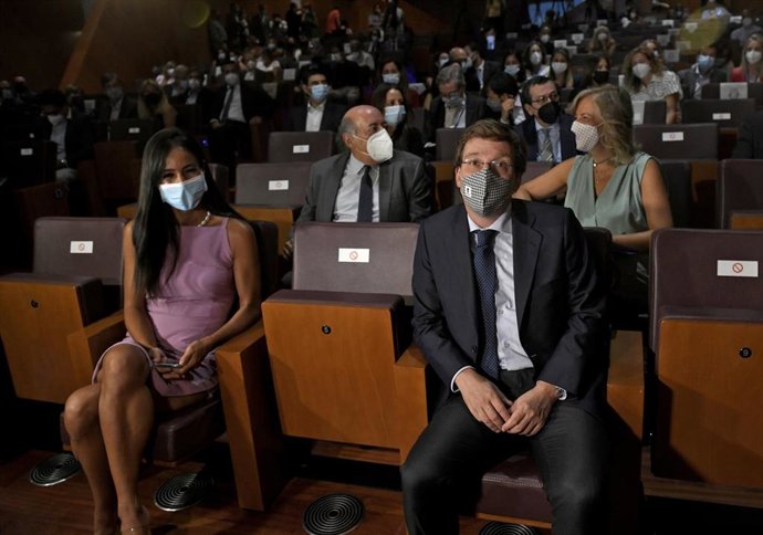 La vicealcaldesa de Madrid, Begoña Villacís, y el alcalde, José Luis Martínez-Almeida 