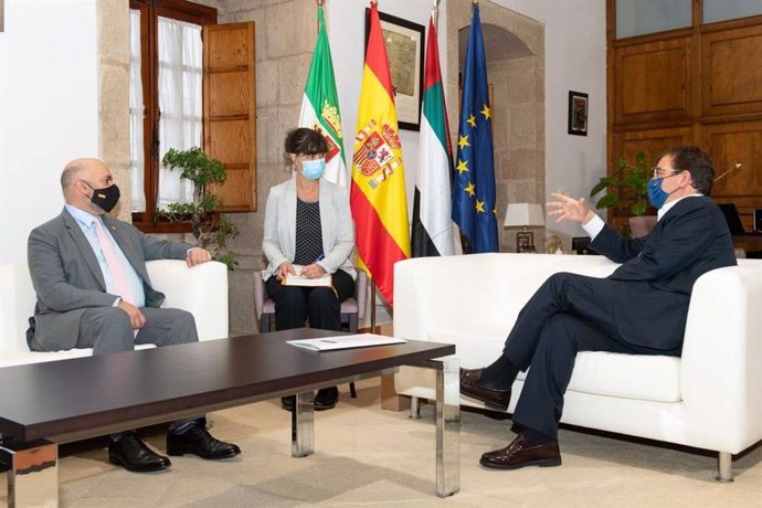 Fernández Vara se reúne con el embajador de Emiratos Árabes Unidos en España