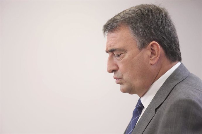 El portavoz del PNV en el Congreso de los Diputados, Aitor Esteban, ofrece una rueda de prensa,