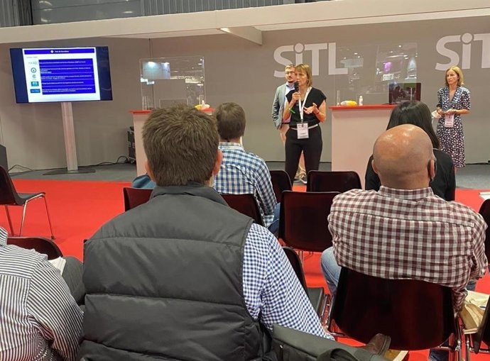 Conferencia realizada por Puerto de Barcelona y Synergy en SITL.