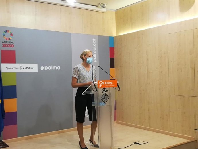 Archivo - La portavoz del grupo municipal de Ciudadanos, Eva Pomar, en rueda de prensa. 