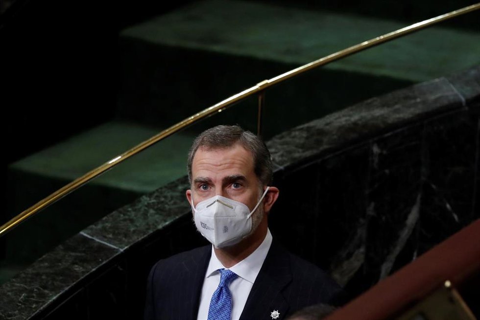Archivo - El rey Felipe VI durante una visita al hemiciclo del Congreso de los Diputados.