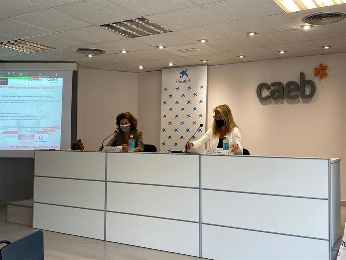 La presidenta de CAEB, Carmen Planas, y la directora territorial de Baleares de CaixaBank, María Cruz Rivera.