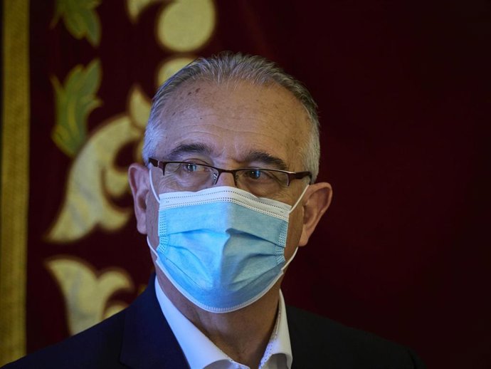 Archivo - El alcalde de Pamplona, Enrique Maya.