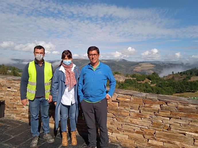El arqueólogo, Juan Muñiz, la diputada regional de Ciudadanos, Laura Pérez Macho y el diputado regional de Ciudadanos, Armando Fernández Bartolomé.