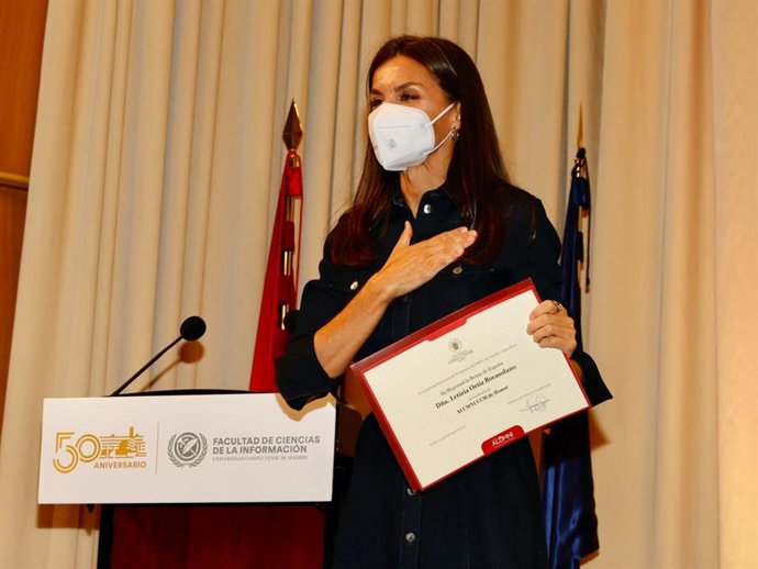 La Reina Letizia ha presidido el 50 aniversario de la Facultad de Ciencias de la Información en la UCM