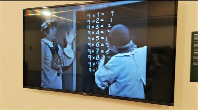Una imagen de Miliki y Fofó multiplicando, en un video que se exhibe en la muestra 'Matemáticas animadas' en la Casa de las Ciencias de Logroño