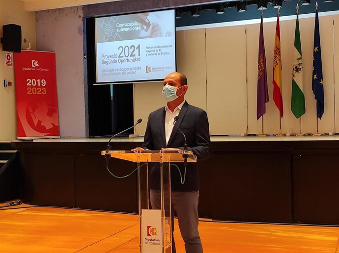 El delegado de Empleo en la Diputación de Córdoba, Miguel Ruz, en rueda de prensa.