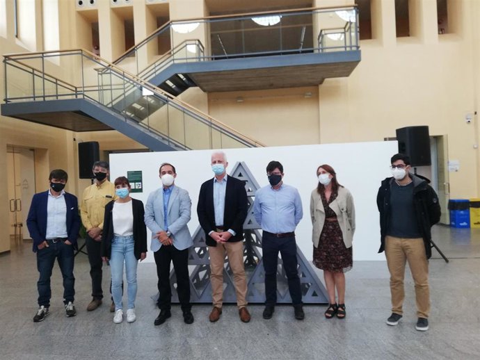 El alcalde de Logroño ha abierto una exposición en la Casa de las Ciencias y ha aprovechado para referirse a la posible reapertura del ocio nocturno