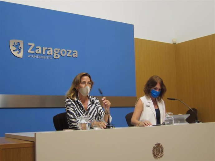 La consejera municipal de Servicios Públicos y Movilidad, Natalia Chueca;  y la consejera municpal de Economía, Innovación y Empleo, Carmen Herrarte