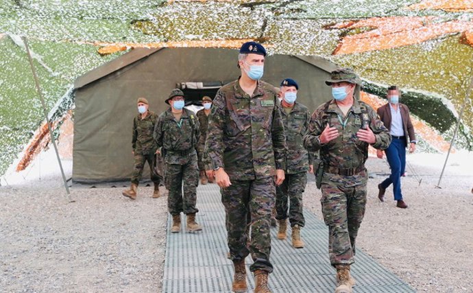 El Rey Felipe asiste a unas maniobras de la División 'Castillejos', en el cuartel Sancho Ramírez de Huesca.
