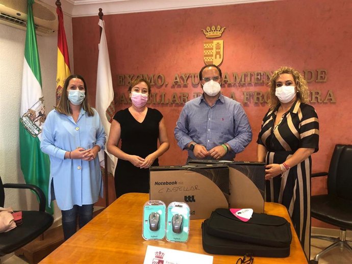 Isabel Gallardo con el alcalde de Castellar