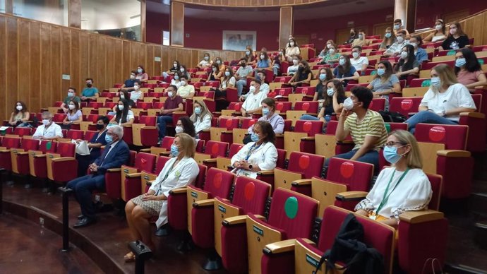 Alumnado de Enfermería en sesión informativa