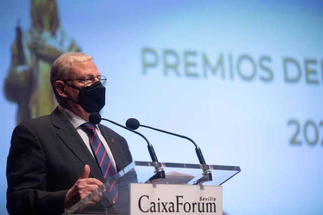 Archivo - Francisco Vélez, en la entrega de los Premios del Consejo de Hermandades, en una foto de archivo.