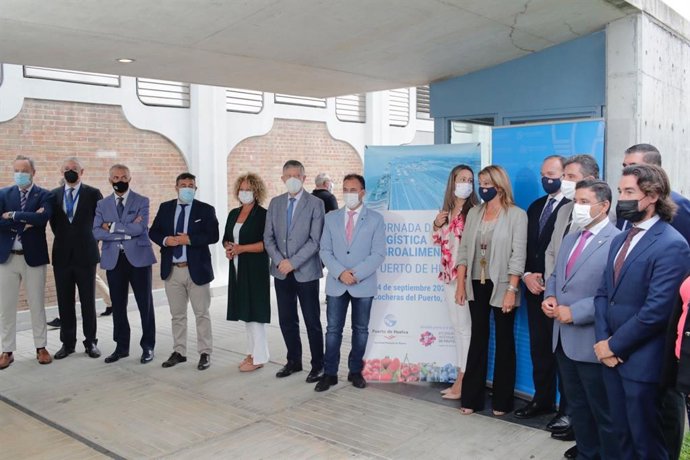 Autoridades antes del inicio de la Jornada de Logística Agroalimentaria.