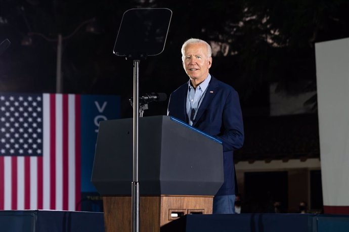13 September 2021, US, Long Beach: US President Joe Biden gives a speech during a rally to support California Governor Gavin Newsom and against the Republican election recall, at Long Beach City College Liberal Arts Campus, the day before the recall ele
