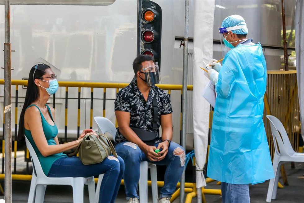 Archivo - Pruebas de coronavirus en Manila, Filipinas.