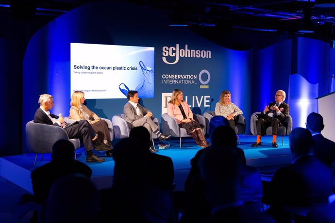 Panel discussion on Solving the Ocean Plastic Crisis (L-R Andrew Jack, Global Education Editor, Financial Times; Professor Tamara Galloway, University of Exeter; Richard Walker, MD Iceland; Cherilyn Mackrory, Member of Parliament for Truro and Falmouth;