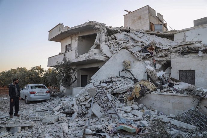 08 September 2021, Syria, Idlib: A man inspects the rubble of a damaged house in Idlib after it was targeted by artillery shells. According to a war monitor, at least four civilians were killed in the attacked, allegedly carried out by forces of the Syr