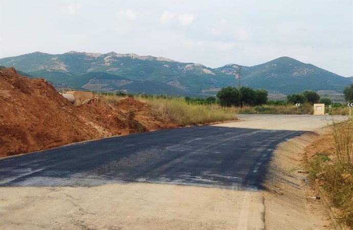 Tramo de la carretera de Cosuenda tras las reparaciones