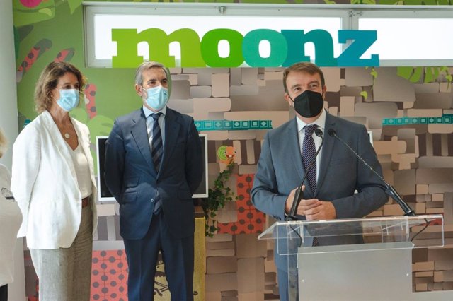 Los doctores Myriam Sada y Javier Girón de Velasco, fundadores de las clínicas Moonz, inauguran su sexto centro en Madrid