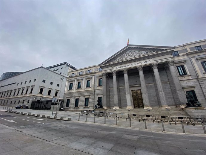 Archivo - Fachada del Congreso de los Diputados un día antes de que se celebre otro pleno para tratar la gestión de la crisis del coronavirus, en Madrid (España) a 14 de abril de 2020.