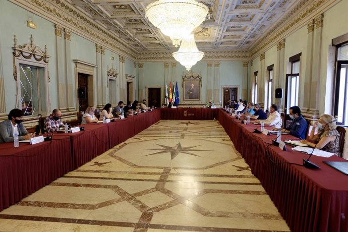 Constitución de la Mesa de la Hostelería en el Ayuntamiento de Huelva.