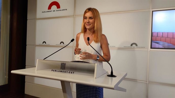 La líder de los comuns en el Parlament, Jéssica Albiach, en rueda de prensa