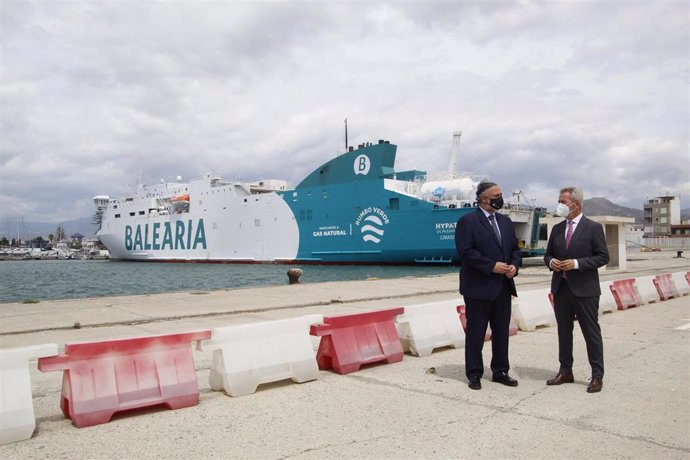 El delegado del Gobierno andaluz en Granada, Pablo García, y el presidente de la Autoridad Portuaria de Motril, José García Fuentes