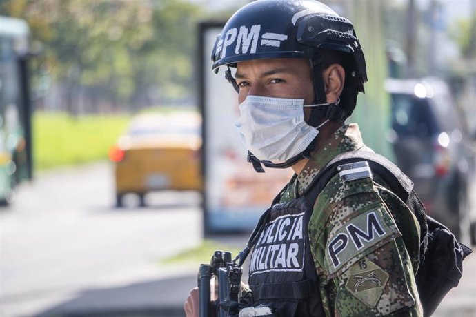 Un agente de la Policía Militar de Colombia.