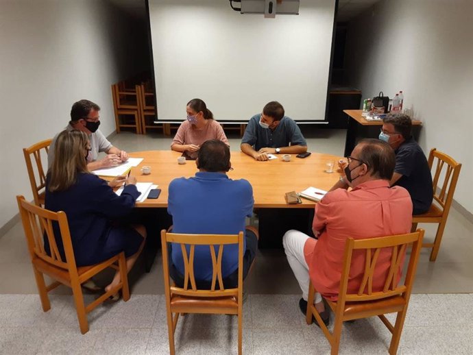 La vicepresidenta y consellera de Sostenibilidad y Medio Ambiente del Consell de Mallorca, Aurora Ribot, presenta el proyecto 'Tancar el cercle' a Asaja.