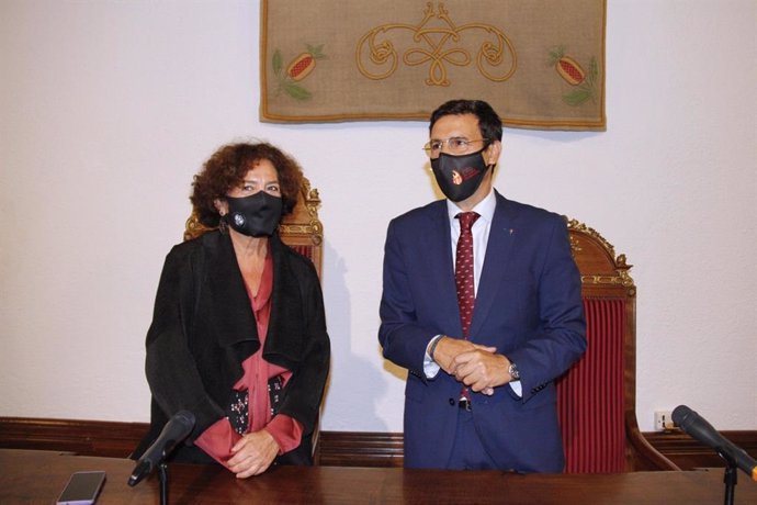 La rectora, Pilar Aranda, y el alcalde, Francisco Cuenca
