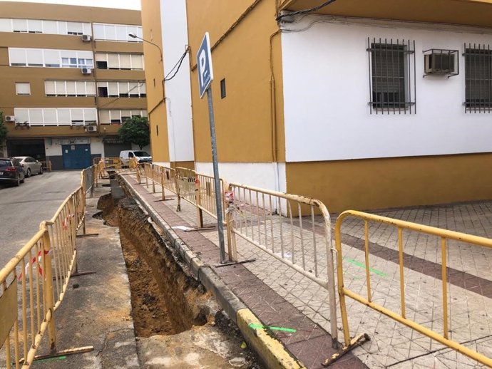 Imagen de la obra que acomete Endesa en la zona norte de Alcala de Guadaíra (Sevilla).
