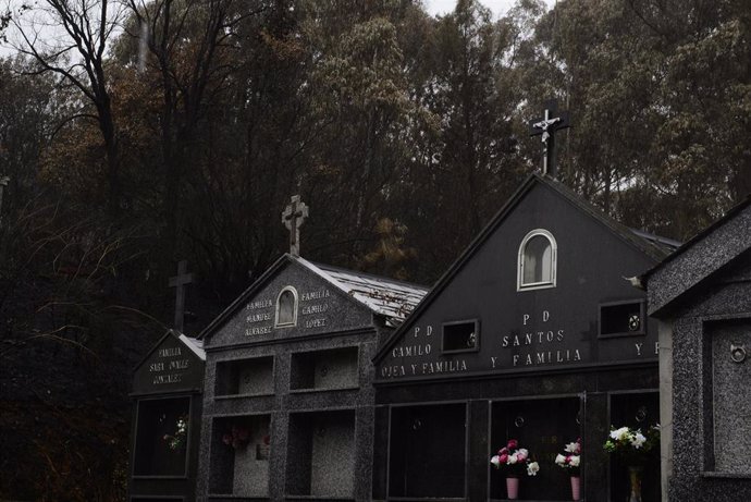 Cementerio de la parroquia de Rairós, perteneciente al municipio de Ribas de Sil, a 9 de septiembre de 2021, en Ribas de Sil, Lugo, Galicia (España). El incendio declarado en la parroquia de Ribas de Sil del municipio homónimo fue dado por controlado a 