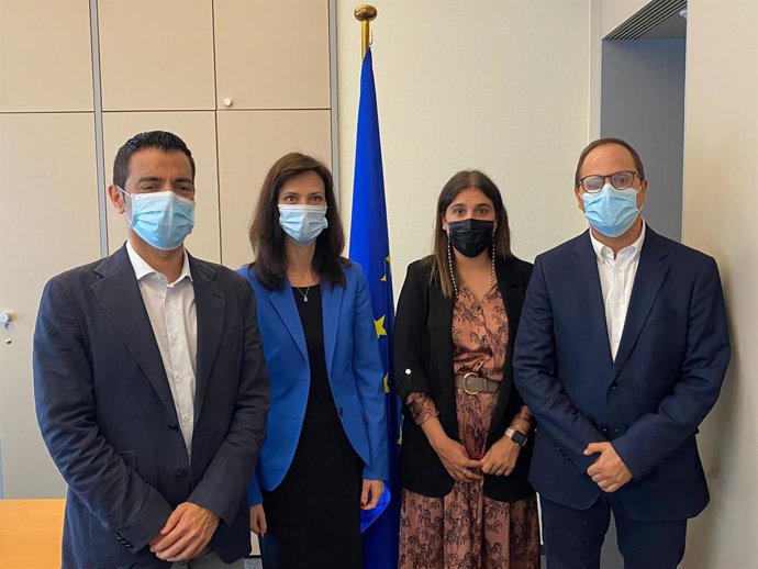 Reunión del eurodiputado riojano César Luena con la Comisaria europea de Innovación, Investigación, Cultura, Educación y Juventud, Mariya Gabriel, entre otras personalidades