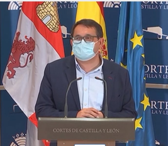 Juan Luis Cepa, del PSCyL, durante su intervención en las Cortes.
