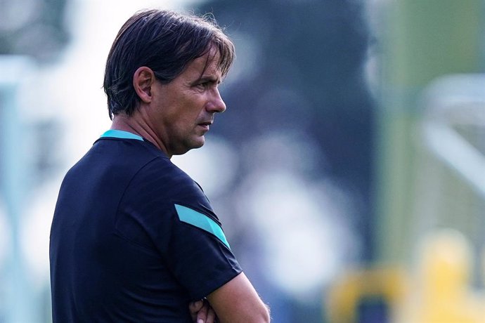 14 September 2021, Italy, Appiano Gentile: Inter Milan coach Simone Inzaghi leads a training session for the team ahead of Wednesday's UEFAChampions League group D soccer match against Real Madrid. Photo: -/LaPresse via ZUMA Press/dpa